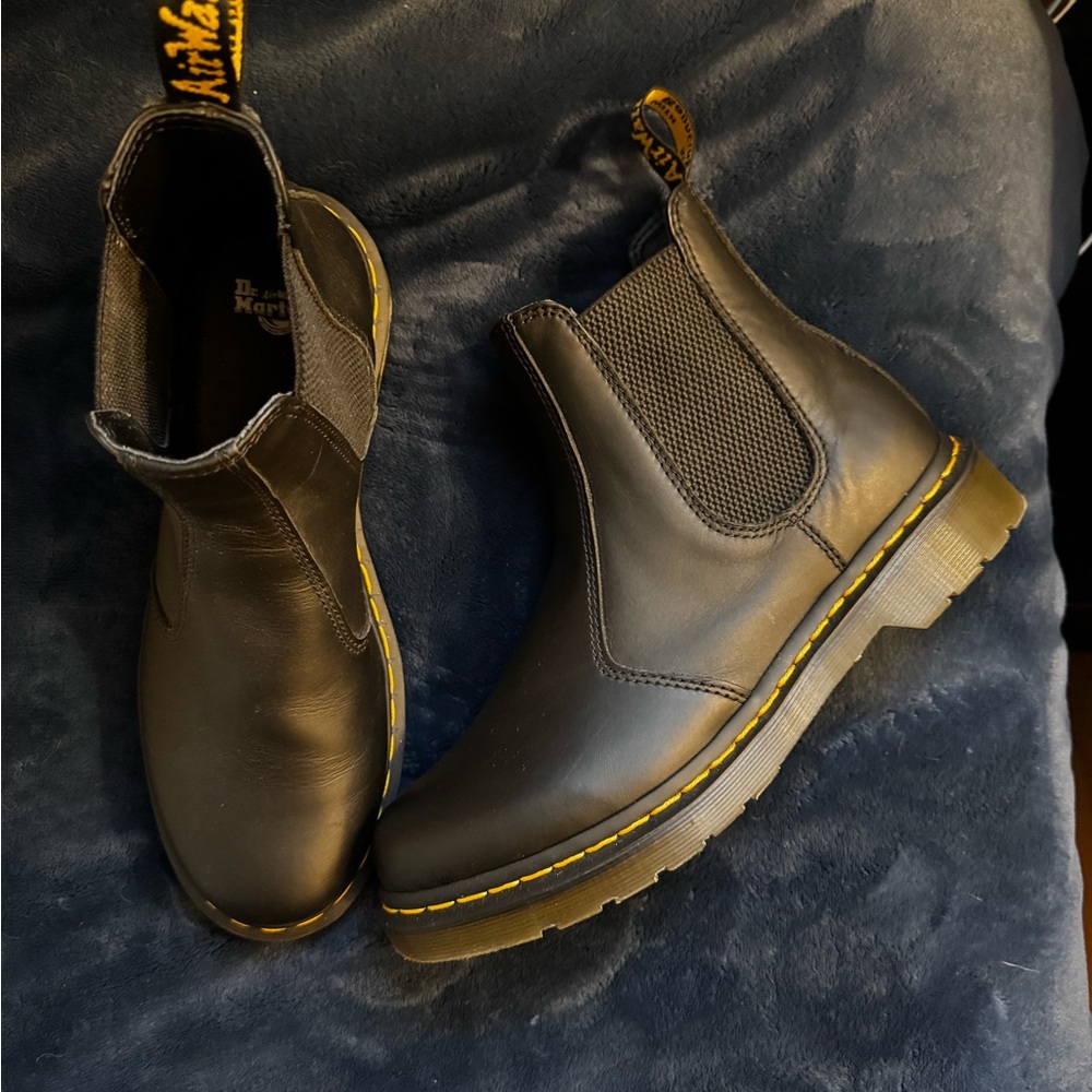 Dr. Martens Black Leather Chelsea Boots EUC!